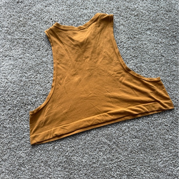 AVOCADO Sleeveless Crop Top - Picture 1 of 2